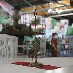 Keshtjella Syni Zi - Bujtine