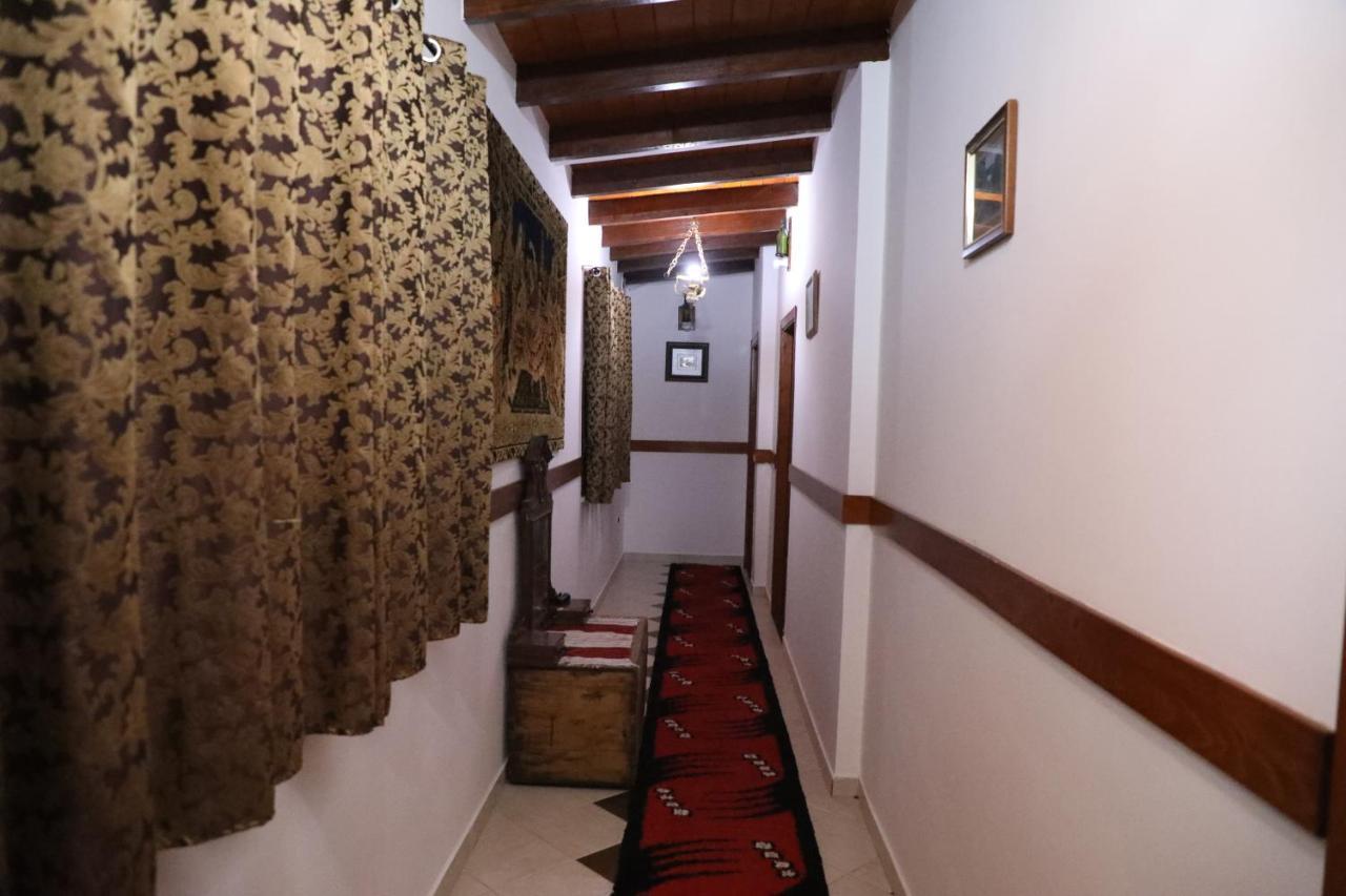 Keshtjella Syni Zi - Bujtine Shëngjin