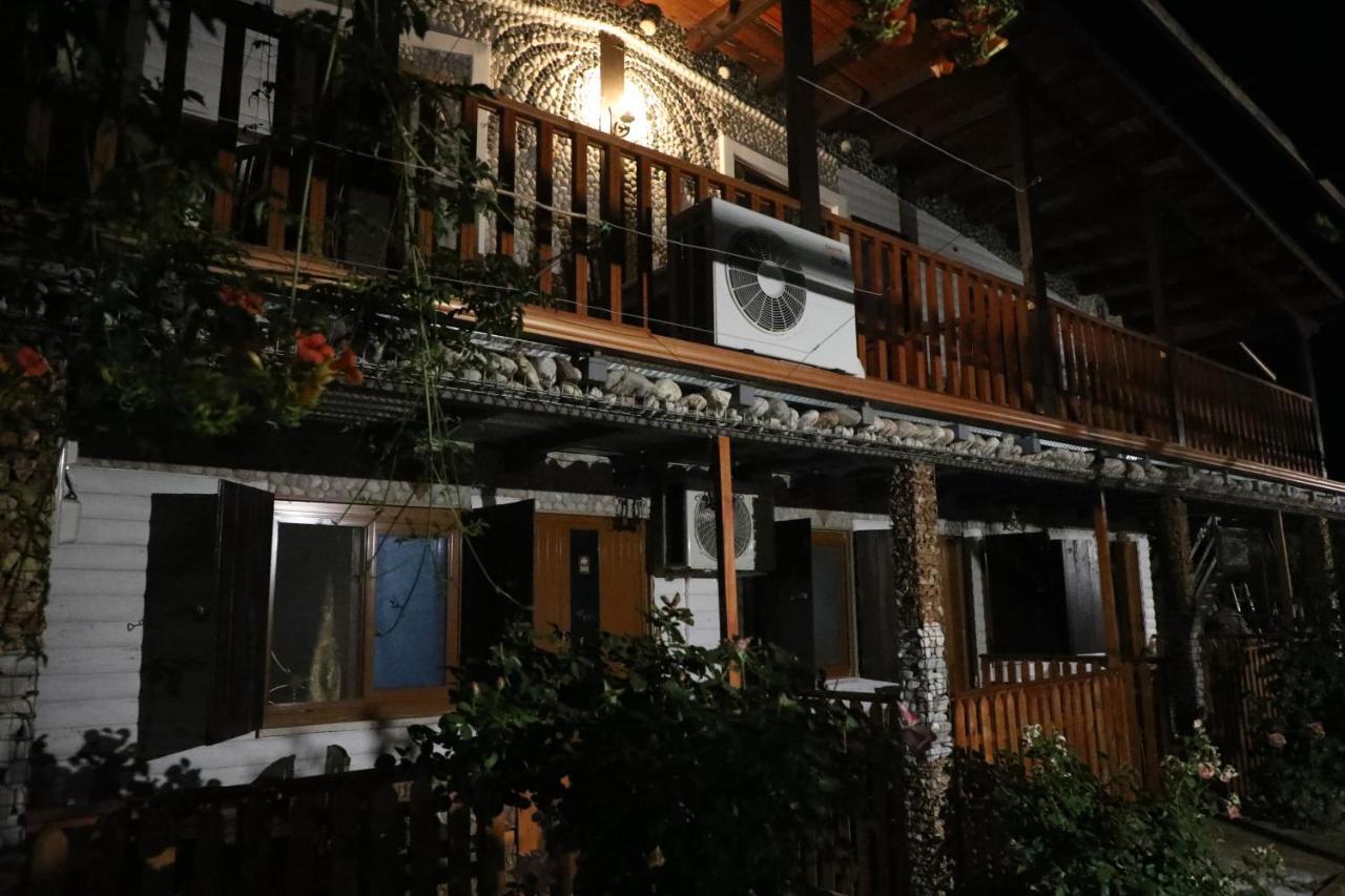 Keshtjella Syni Zi - Bujtine Hotel 3*