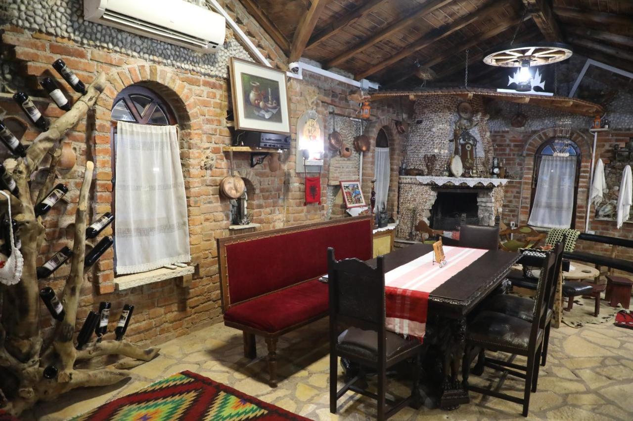 Keshtjella Syni Zi - Bujtine Shëngjin