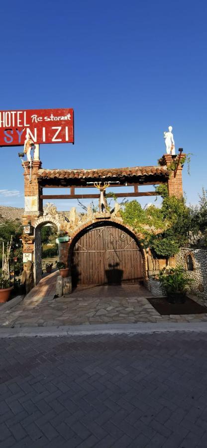 Hotel Keshtjella Syni Zi - Bujtine