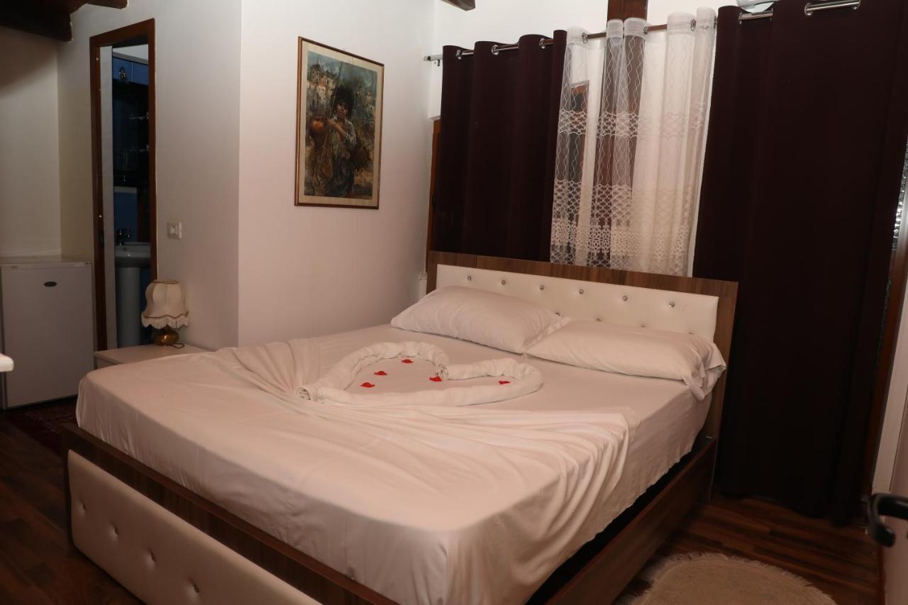 Hotel Keshtjella Syni Zi - Bujtine 3*