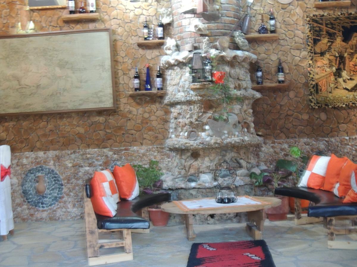 Hotel Keshtjella Syni Zi - Bujtine